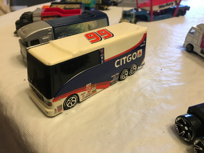 Illustration for article titled Colossal Die-Cast Collection - Box 102 - Keep on Truckin'